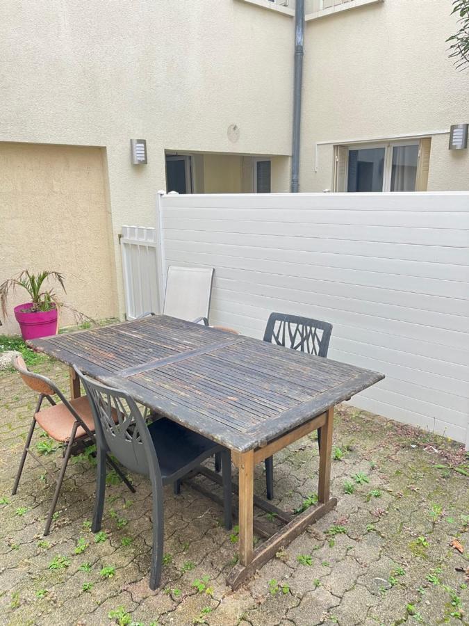 Ecu : Superbe Appartement Avec Exterieur Reims Esterno foto