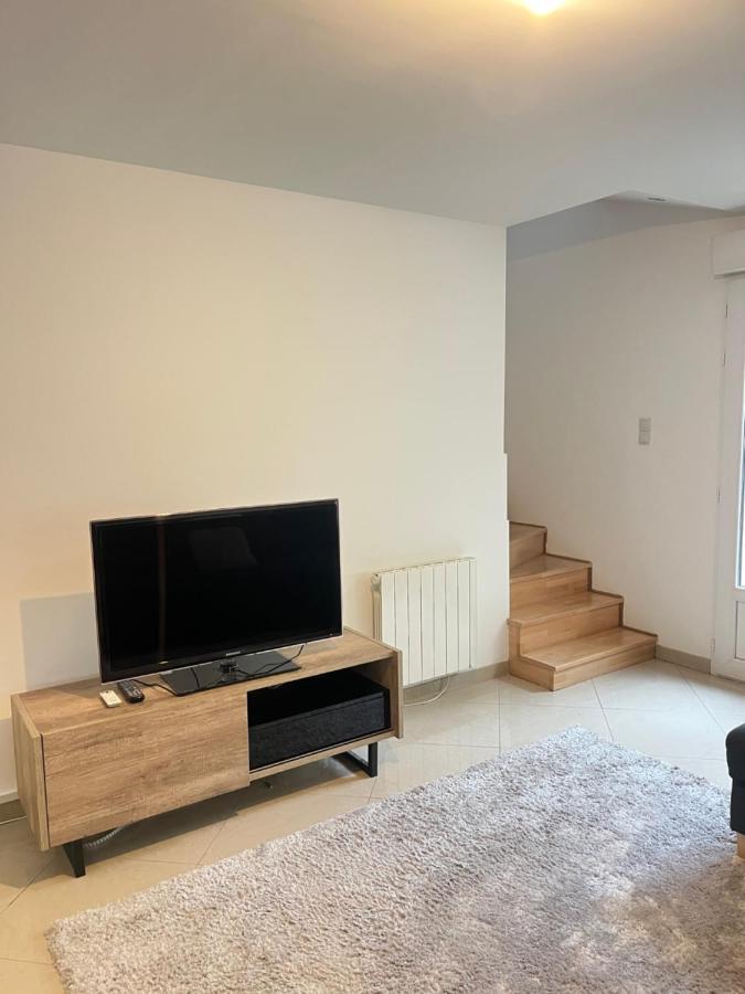 Ecu : Superbe Appartement Avec Exterieur Reims Esterno foto